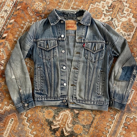 Freaking Fabulous Upcycled Distressed Levi’s Jean Jacket!